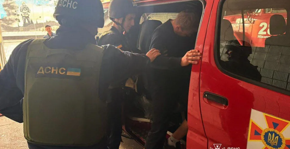 У Нікополі рятувальник отримав поранення внаслідок ворожого удару