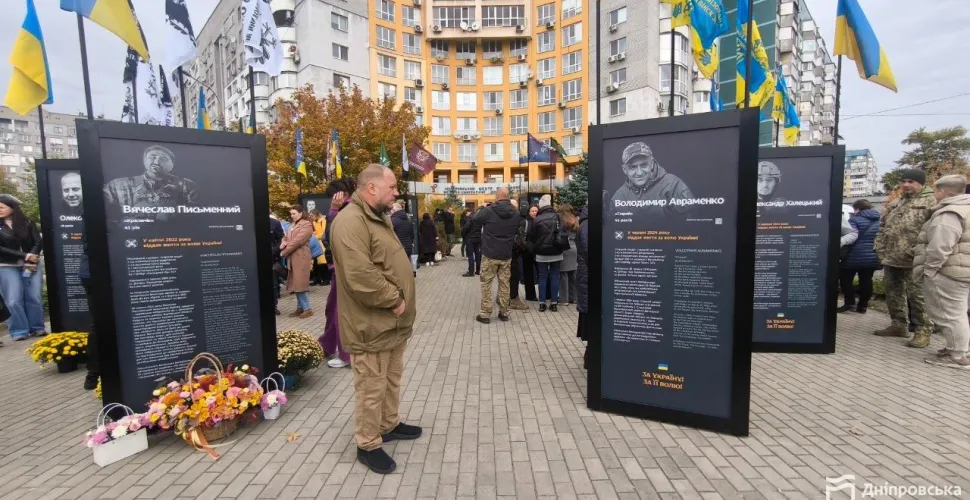 Відкрили першу частину проєкту «Історії Героїв» в Амур-Нижньодніпровському районі