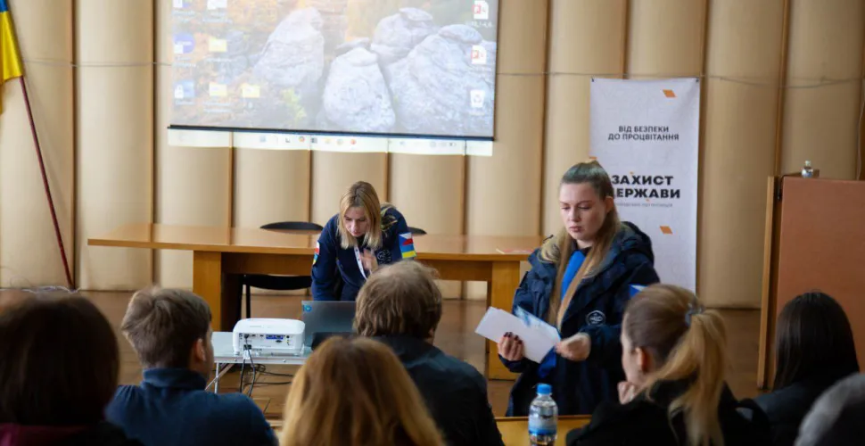 У Дніпрі студентів і викладачів навчали мінній безпеці