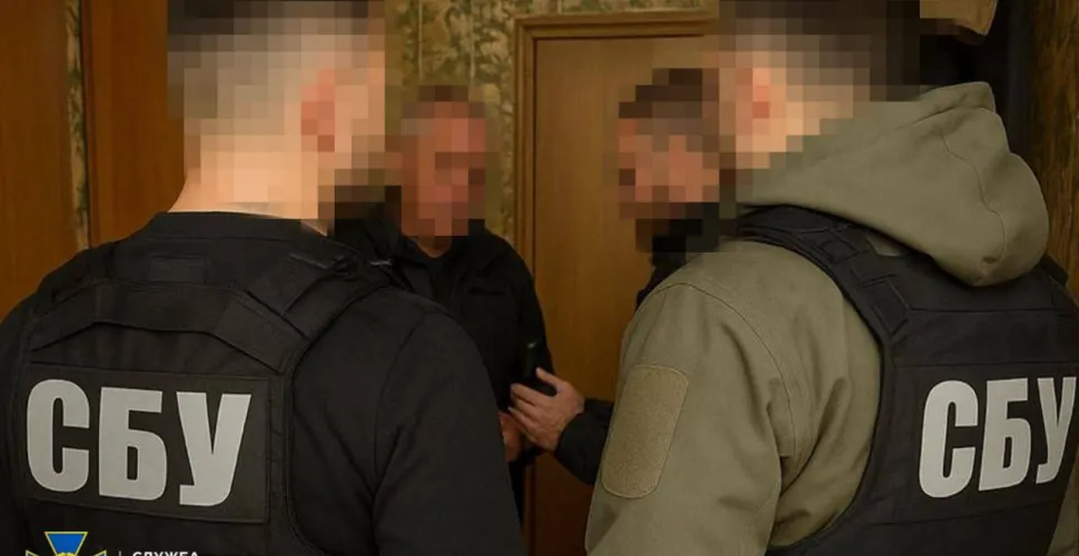 У Дніпрі затримали чоловіка, який за гроші допомагав військовим втекти з частини