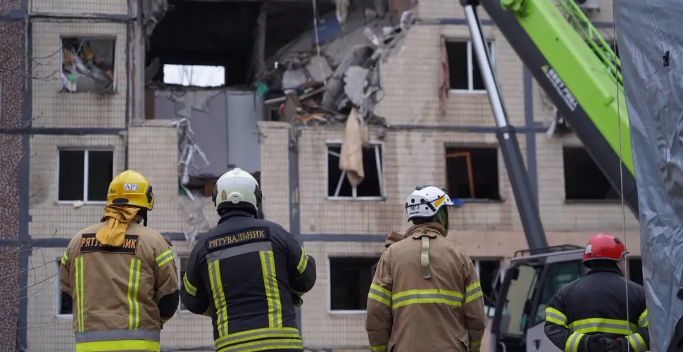 У Дніпрі триває рятувальна операція після обстрілу: загинули щонайменше три людини